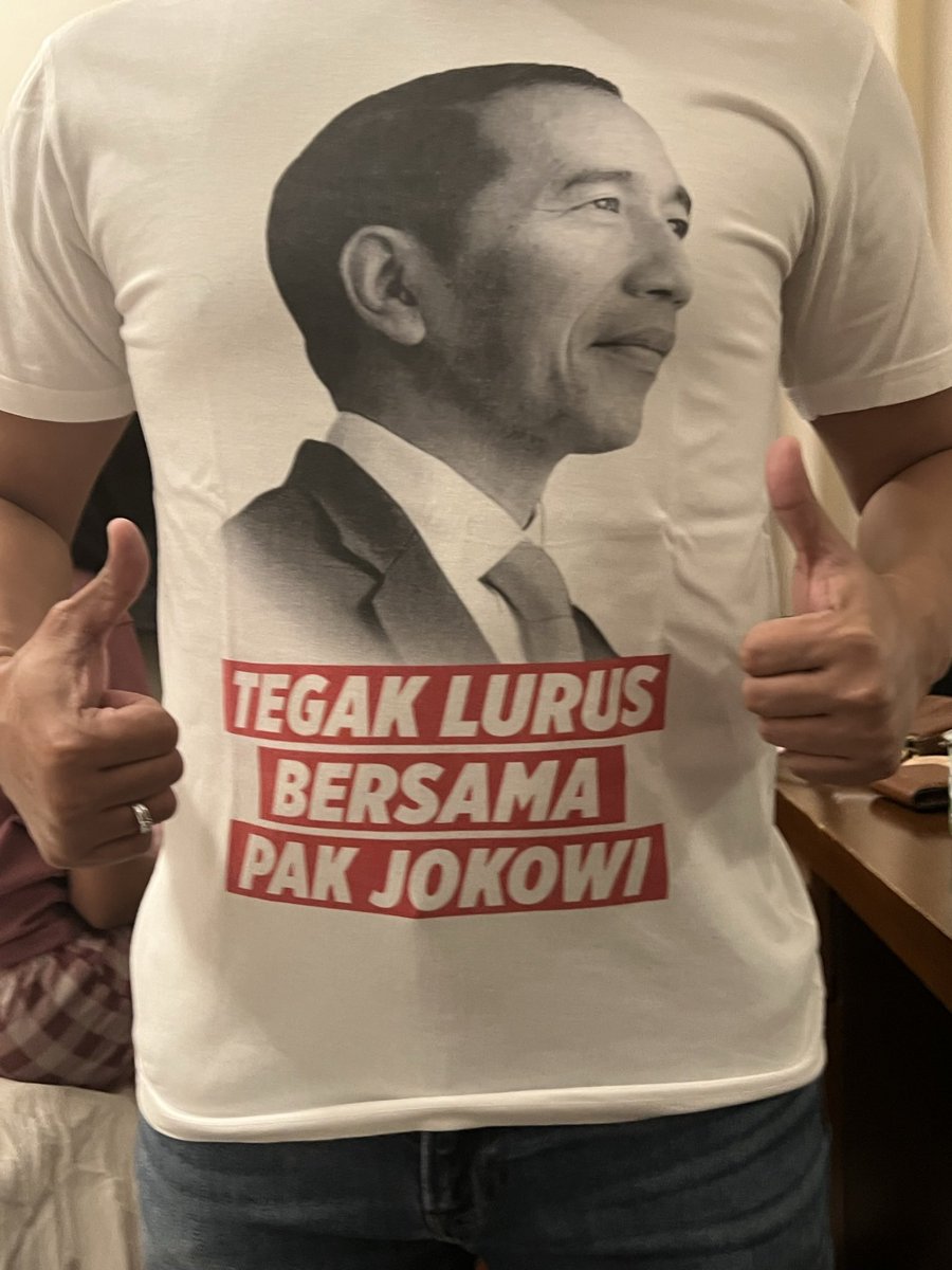 Siapa yang mau kaos cakep “Tegak Lurus Bersama Pak Jokowi?

Reply dengan menyertakan tagar #TegakLurusBersamaPakJokowi dan #Jokoisme 

Mangga…❤️