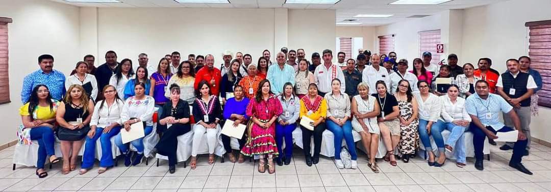ZendejasSNTE8's tweet photo. Excelente inicio de semana amigas y amigos. 

👉🏻 Les comparto que este día llevamos a cabo el taller para la generación de propuestas para el fortalecimiento de la educación indígena. 

Cuentan ustedes con su Organización Sindical

Les comparto la nota: https://t.co/eXbfL5tqTr https://t.co/83Ay5HV9wi
