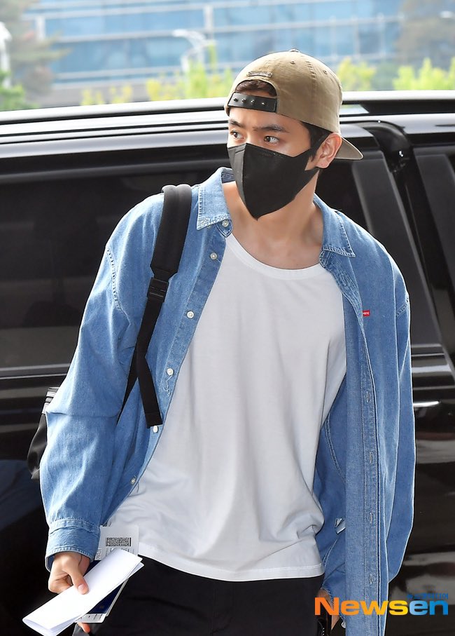 모자 뒤집어쓰면 폭룡적으로 섹시해지는 남자