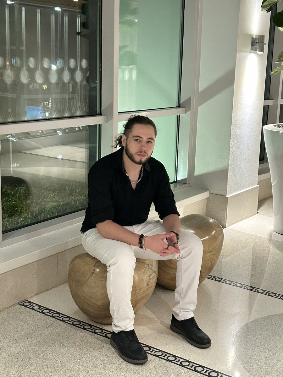 efrainxe † tweet media