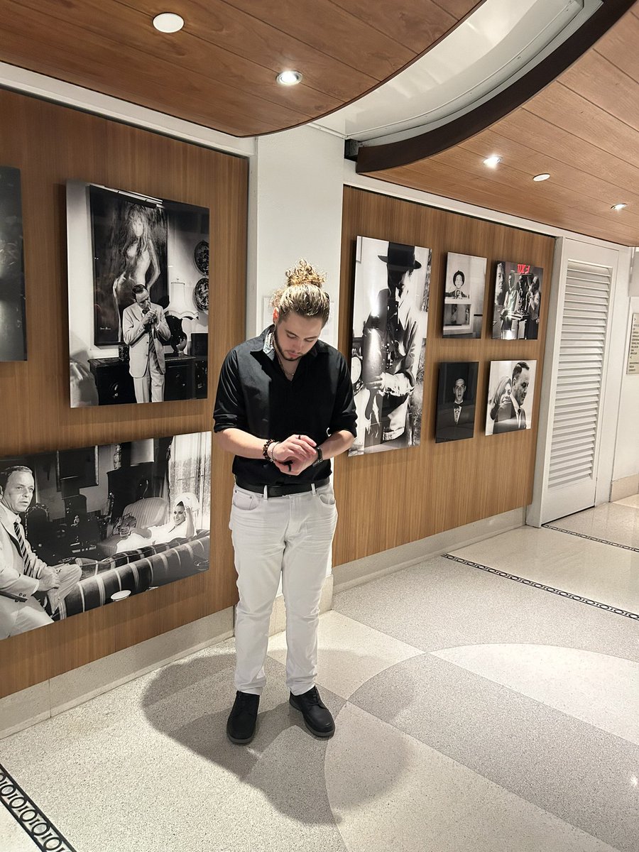 efrainxe † tweet media