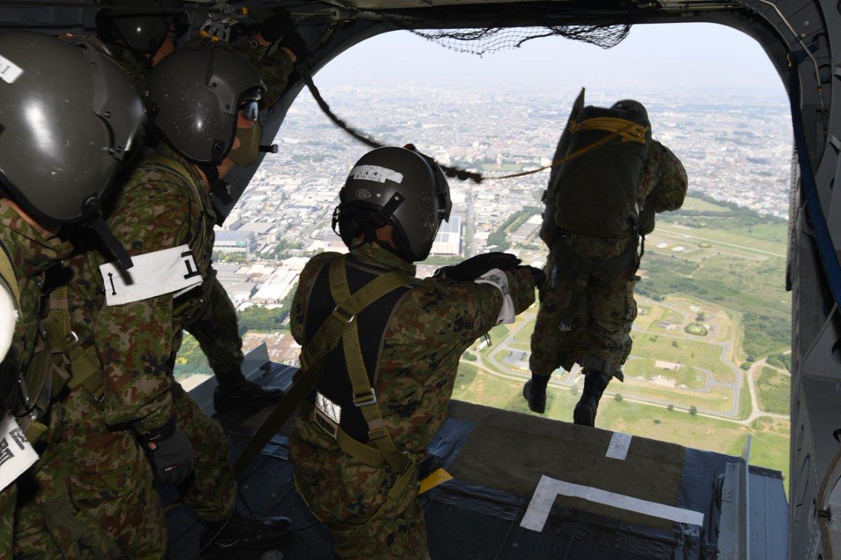 日本陸軍降下外被（実物) 防衛最前線】高さ11メートル「恐怖の飛び降り」 第1空挺団訓練体験