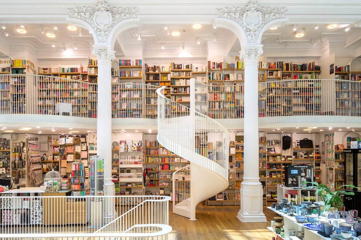 Now this is what I call a bookshop 😍