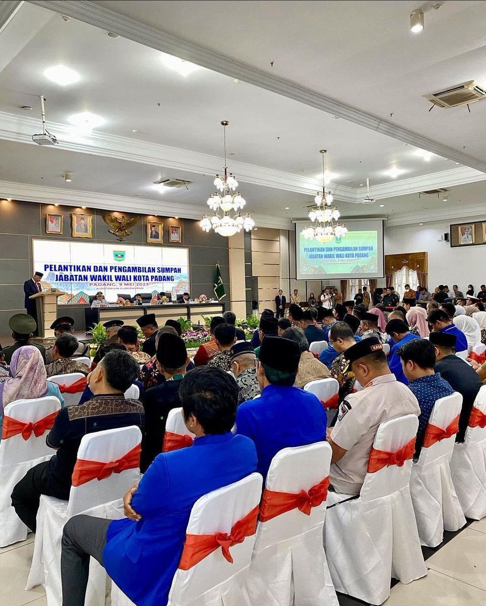 syaflinchaniago's tweet photo. Selamat &amp; Sukses Atas Dilantiknya Kakanda H. Ekos Albar Sebagai Wakil Wali Kota Padang Periode 2019-2024 dari Partai PAN “Semoga Amanah Kanda serta senantiasa Dalam Lindungan-NYA dalam menjalankan amanah sebaik-baiknya”.

#PAN12 #AmanatNasional #BantuRakyat #SumbarMaju https://t.co/KG0UNfnZ0W