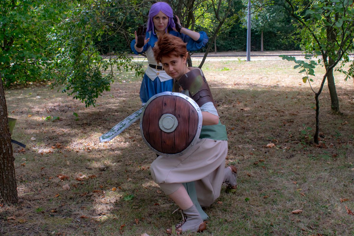 Friends protecting friends.

Imogen @starlightdream 

Orym @GoldstoneSews 

#CriticalRoleCosplay #CriticalRole #Orym #OrymCosplay #BellsHells #criticalrolecampaign3 #Critter #AirAshari #Cosplay #Imogencosplay #imogen #imogentemult