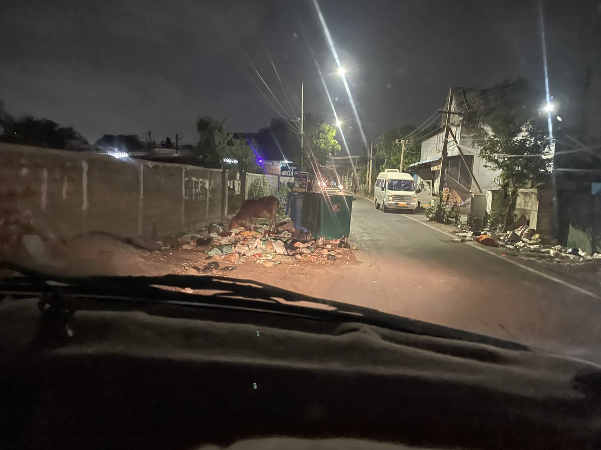 Sad to see dump on road with no care everyday this is scenario of this bins no proper bin arrangements and all dumb in road Are we heading towards #singarachennai2.0 in this conditions? @chennaicorp @RAKRI1 @mkstalin @CMOTamilnadu Location Surapet Road Puthagaram next to axis atm