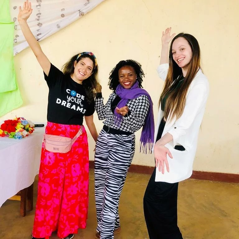 AnnyJoanice's tweet image. It&apos;s always a pleasure for me to make a difference in my community now as Women building change from @kithub_news and @codeyourdreams,   we gave trainings to Ruyigi students on ideation of making up business project using technology .

#codeyourdreams 
#kithub 
#womenintech