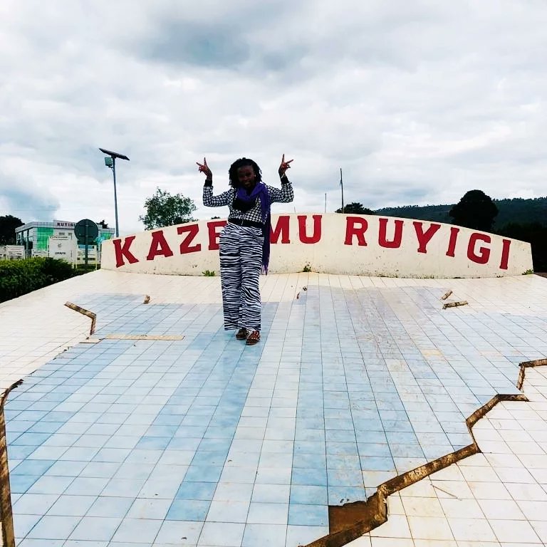 AnnyJoanice's tweet image. It&apos;s always a pleasure for me to make a difference in my community now as Women building change from @kithub_news and @codeyourdreams,   we gave trainings to Ruyigi students on ideation of making up business project using technology .

#codeyourdreams 
#kithub 
#womenintech