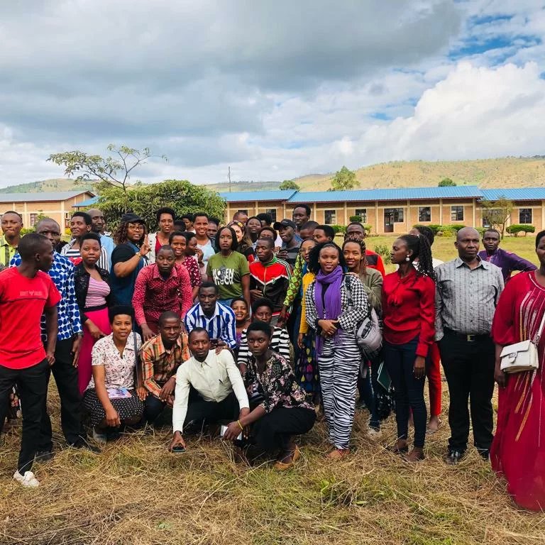 AnnyJoanice's tweet image. It&apos;s always a pleasure for me to make a difference in my community now as Women building change from @kithub_news and @codeyourdreams,   we gave trainings to Ruyigi students on ideation of making up business project using technology .

#codeyourdreams 
#kithub 
#womenintech