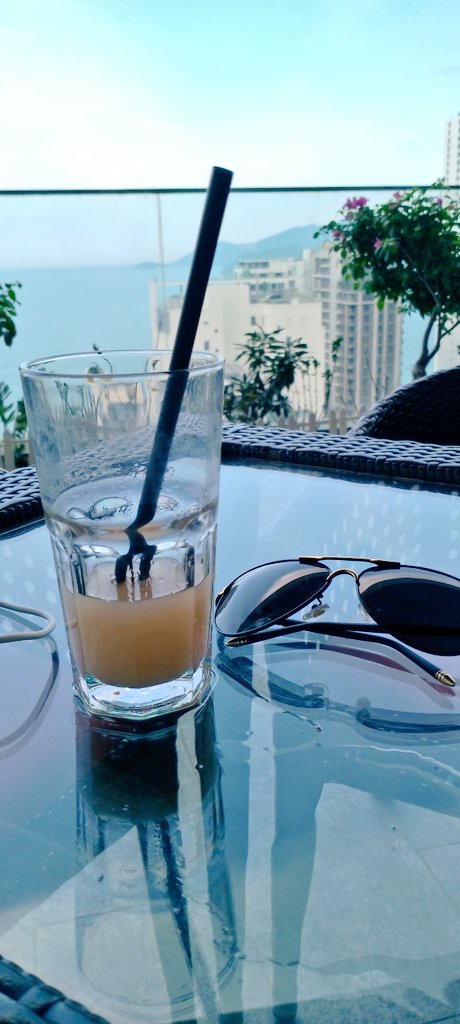 RobWestPHOTO's tweet photo. Gm fame. Feel it will be great day
#gm #CoffeeTime #vietnam #nhatrang https://t.co/d9ov5OFJLC