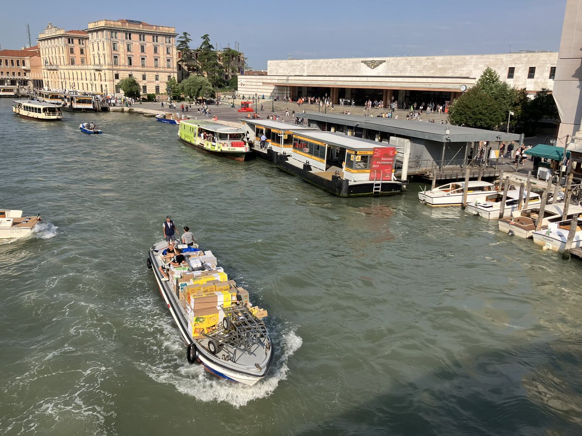 Groeten uur Venetië. Een stad zonder auto’s.