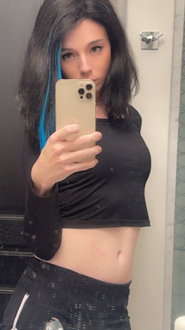 No one tells u it hurts to grow boobs https://t.co/h4xGjKsCG8<a href="/tag/trans"class="tags"><span>#trans</span></a><a href="/tag/mtf"class="tags"><span>#mtf</span></a>