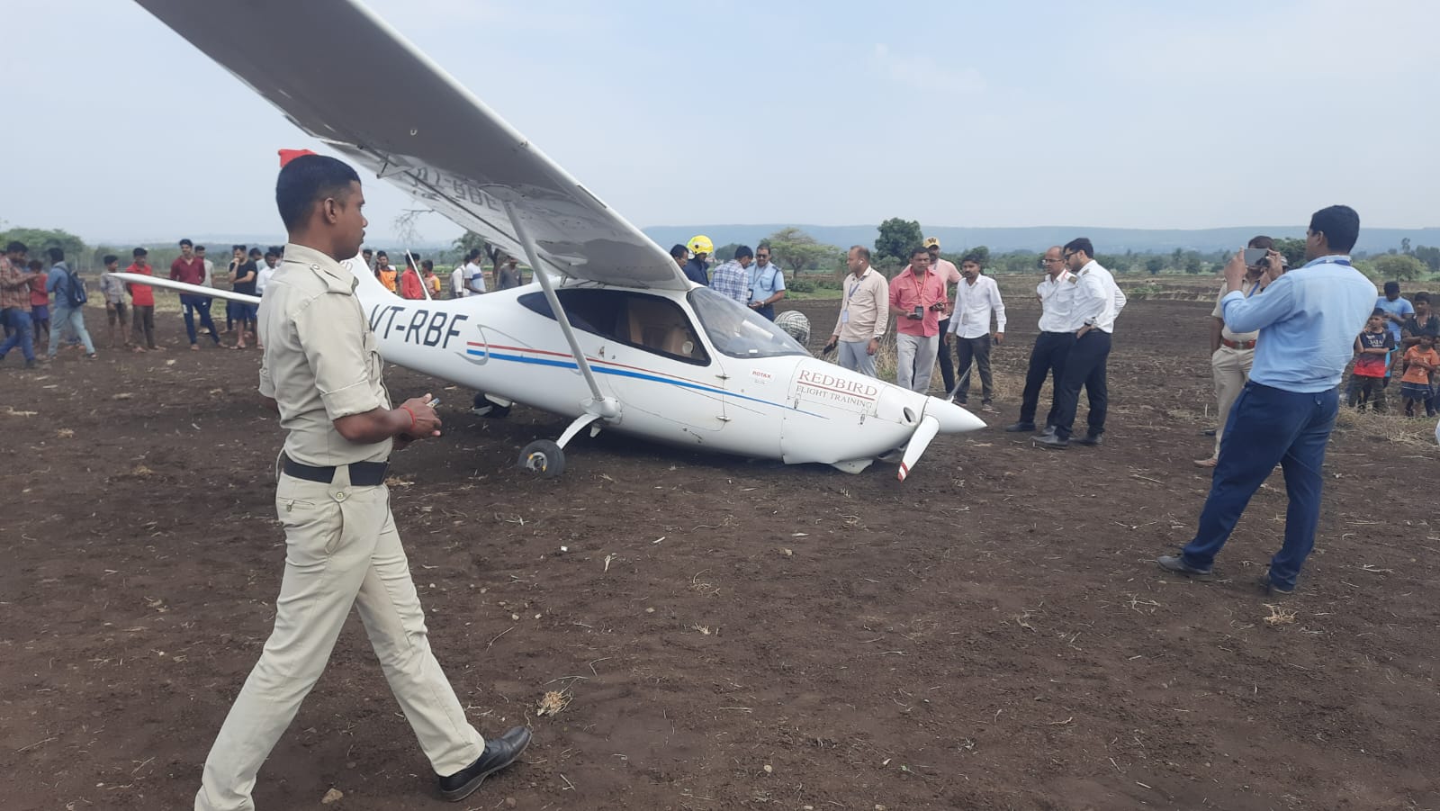 Hindustan Times on Twitter: "Training aircraft makes emergency landing near Sambra airport in #Belagavi. Track updates -https://t.co/Ek3pkBWc4w https://t.co/gx6OYVFPeK" / Twitter