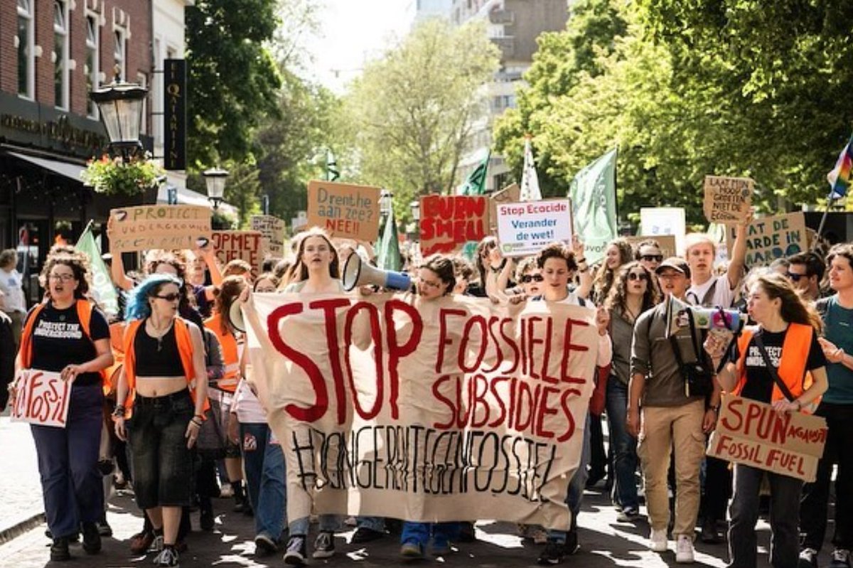 Recap on this weekend: Over 6000 people went on the streets to demand climate justice. 🌏
Young. Old. Peaceful. Rebellious. We are here, we are united, and we have one demand: #StopFossilSubsidies