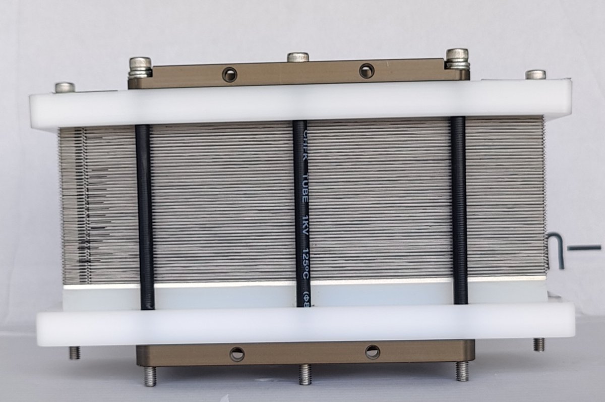 Cherry854957833's tweet image. 20230530-This is our 3KW LC Stack. MPN no. T-YF05-3FCStack. It&apos;s with 3KW,30V,100A,150Kpa,2KG,213*128*128. We are going to ship to our customer in Europe. If you are also need it please contact with me freely. WhatsApp: +86 13642632716.#Hydrogengenerator #Hydrogenelectrolyticcell