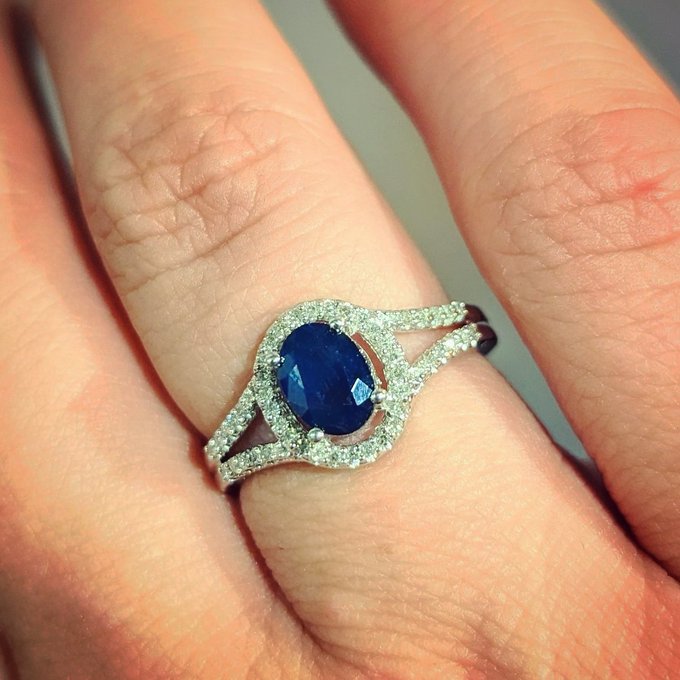 Having a wonderful time in Italy... gondola rides in Venice, jewelry shopping and art museums in Florence<a href="/tag/directorlife"class="tags"><span>#directorlife</span></a>