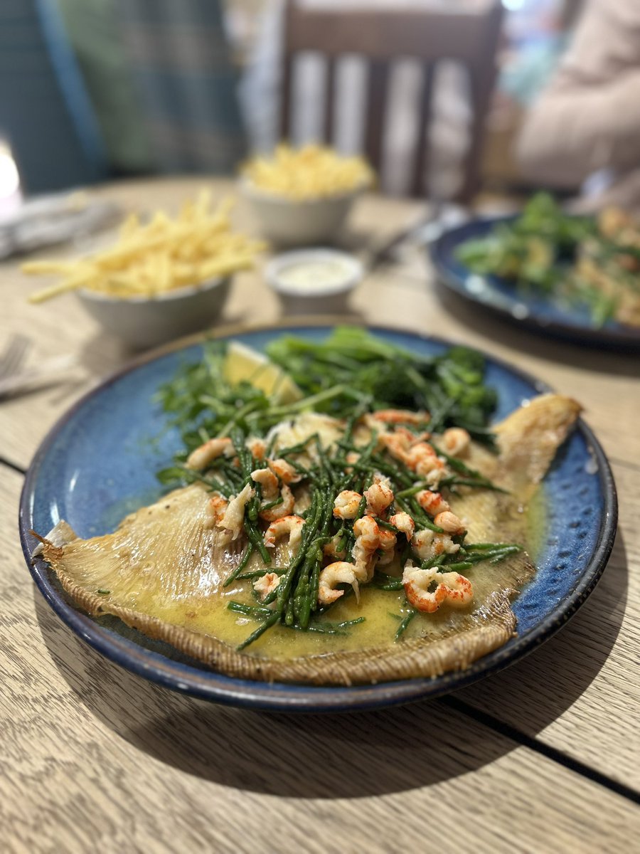 Pan fried Skate Wing at The Ship, Levington. 😍 #levington #largegarden #playarea #riverorwell #shipinn #Suffolk #suffolkpub #treatyourself @Adnams