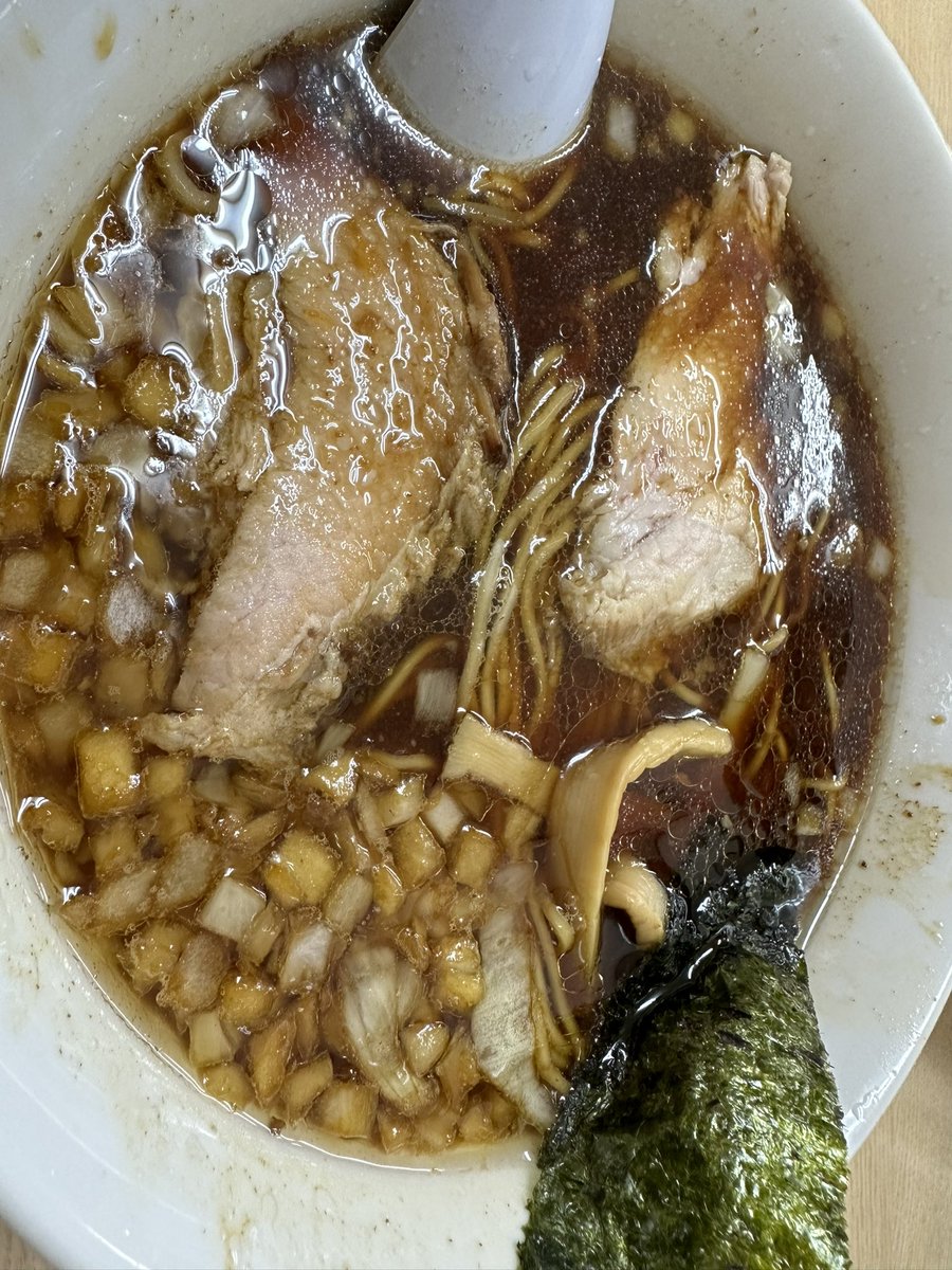 ramu170517's tweet photo. 今日のランチは東金市ぐうらーめん
あまじょっぱいスープが癖になる1杯でした！！
ご馳走様でした(*ﾟ▽ﾟ)ﾉ https://t.co/KcjdRAm3Nl