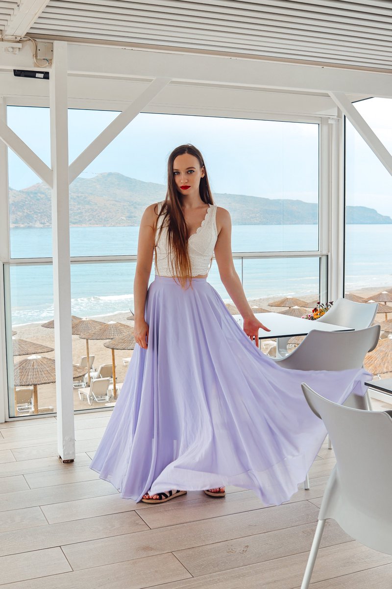 Infuse your wardrobe with elegance and grace with our Timeless Favorite Chiffon Maxi Skirt in Lilac! Get yours today!💜@dailylaurenamber 

Skirt: chicwish.com/timeless-favor…

#chicwish #maxiskirt #beachwear #vacationoutfits