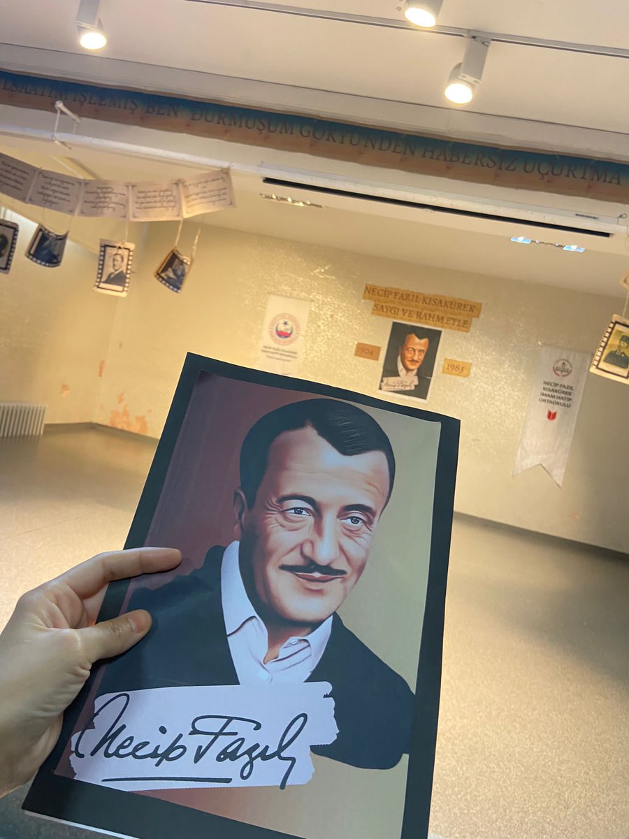 istanbulanmek's tweet photo. 📚#istanbulanadolumektebi Sultangazi Necip Fazıl Kısakürek İHO hazırladığı ����Kalır Dudaklarda Şarkımız Bizim🌹şiir dinletisi ile #necipfazılkısakürek 'i andı.
✍️Bu güzel etkinlikte emeği geçenlere gönülden teşekkür ederiz.✨💐

@prof_mahmutozer 
@memleventyazici 
@AkhanMustafa https://t.co/nFdDr9KhUf
