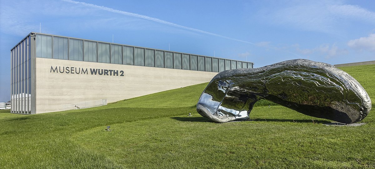 Das von David #Chipperfield Architects Berlin konzipierte Museum Würth 2 integriert sich zeitlos in die einheimische Kulturlandschaft.
Mit Ausstellungen von #Baselitz und #Hockney.
lupuswolf.de/museum-wuerth-…