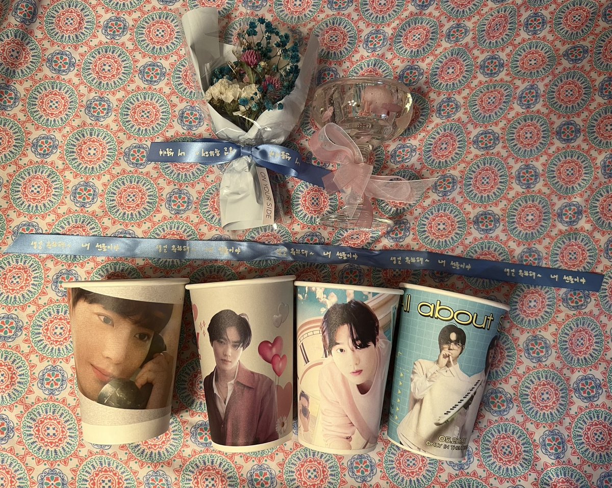 They survived the 17 hour long travel in my luggage 😭😭😭 I think at this point I’m a pro on packing exo bday cups 😅 and merch 🥰 Thank you to all the organizers of Junmyeon bday cafes 🙇‍♀️ They’re all pretty ❤️ Leadernim deserves all the love 🥰

#HappySUHOday #SUHO #JUNMYEON