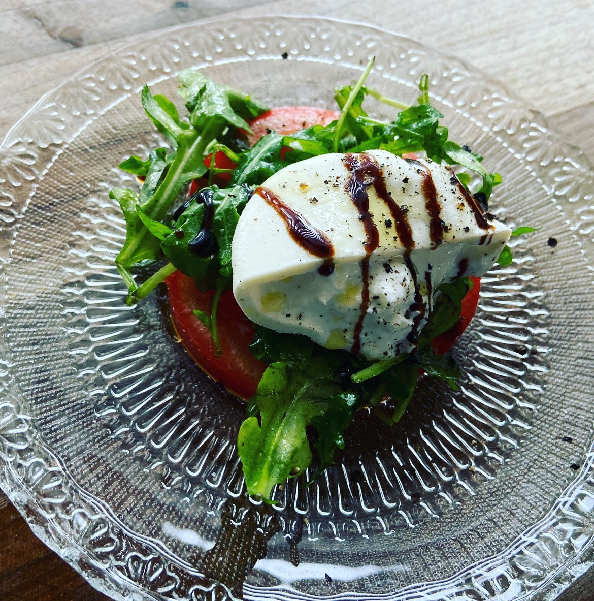 Scarpones_YYC's tweet photo. The freshest ingredients for the freshest meals are in! Local produce is being delivered and find our Burrata from Italy! #tomatoes #arugula #carrots #burrata #eggplant #tomatoesonthevine #peppers #theitalianstore #fresh #summer https://t.co/SPnslHMXwV