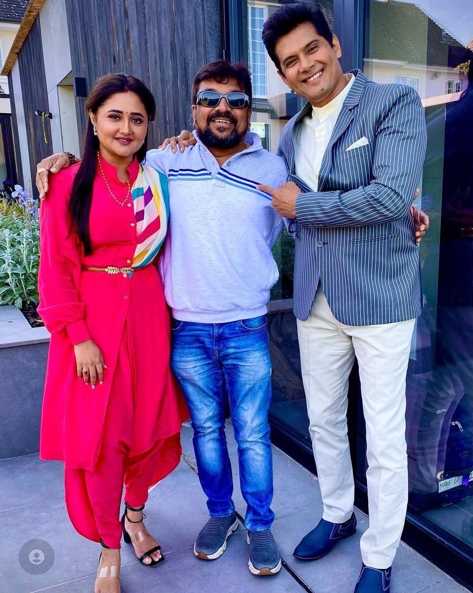 Finally a pic of our Hero and Heroine Together 👌
Amar is one of my favorite people. 
In molkki he was just 🤌 

#RashamiDesai #Rashamians #MomTaneNaiSamjay #AmarUpadhyay