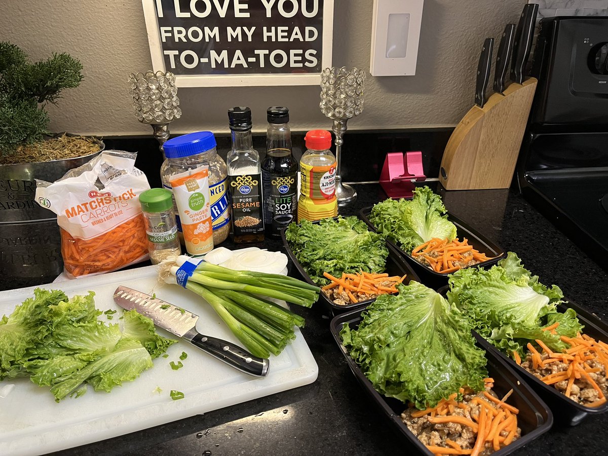 Back to the lab with my weekly meal preps. Stay tuned! Live, laugh, love and drink wine. -WifiMom 🍷 Over night oats and chicken lettuce wraps