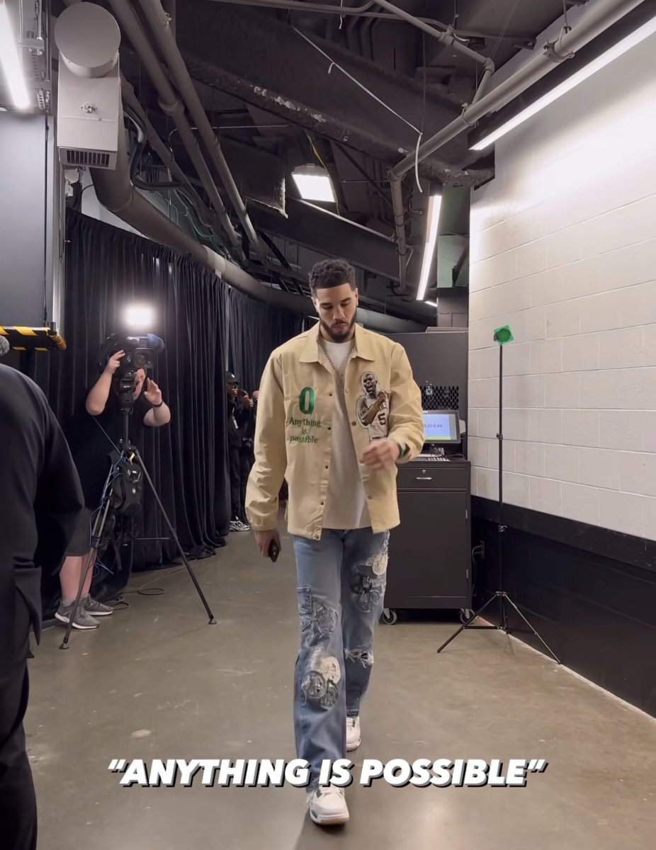Tatum has to leave the arena with that dumb jacket on 🤣🤣