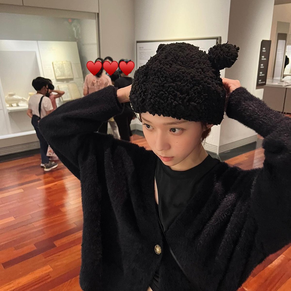 aespaclosett's tweet photo. 230528 #윈터 #WINTER 
Palace Fuzzy Ear Beanie Black https://t.co/FtFGZ5nDX2 https://t.co/M3rvNK42Cw