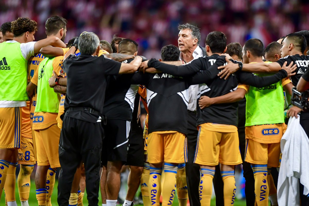 TigresOficial's tweet photo. 🏆📋 Este es el equipo de 𝑹𝒐𝒃𝒆𝒓𝒕 𝑫𝒂𝒏𝒕𝒆 𝑺𝒊𝒃𝒐𝒍𝒅𝒊, el equipo Campeón de la Liga Mx. https://t.co/sAdQx3MXzI