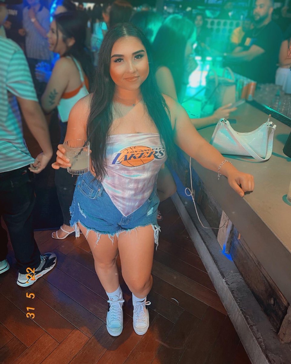 joceyiscool's tweet image. These came up on my memories from a yr ago, it’ll always be lakers 4L 💜💛