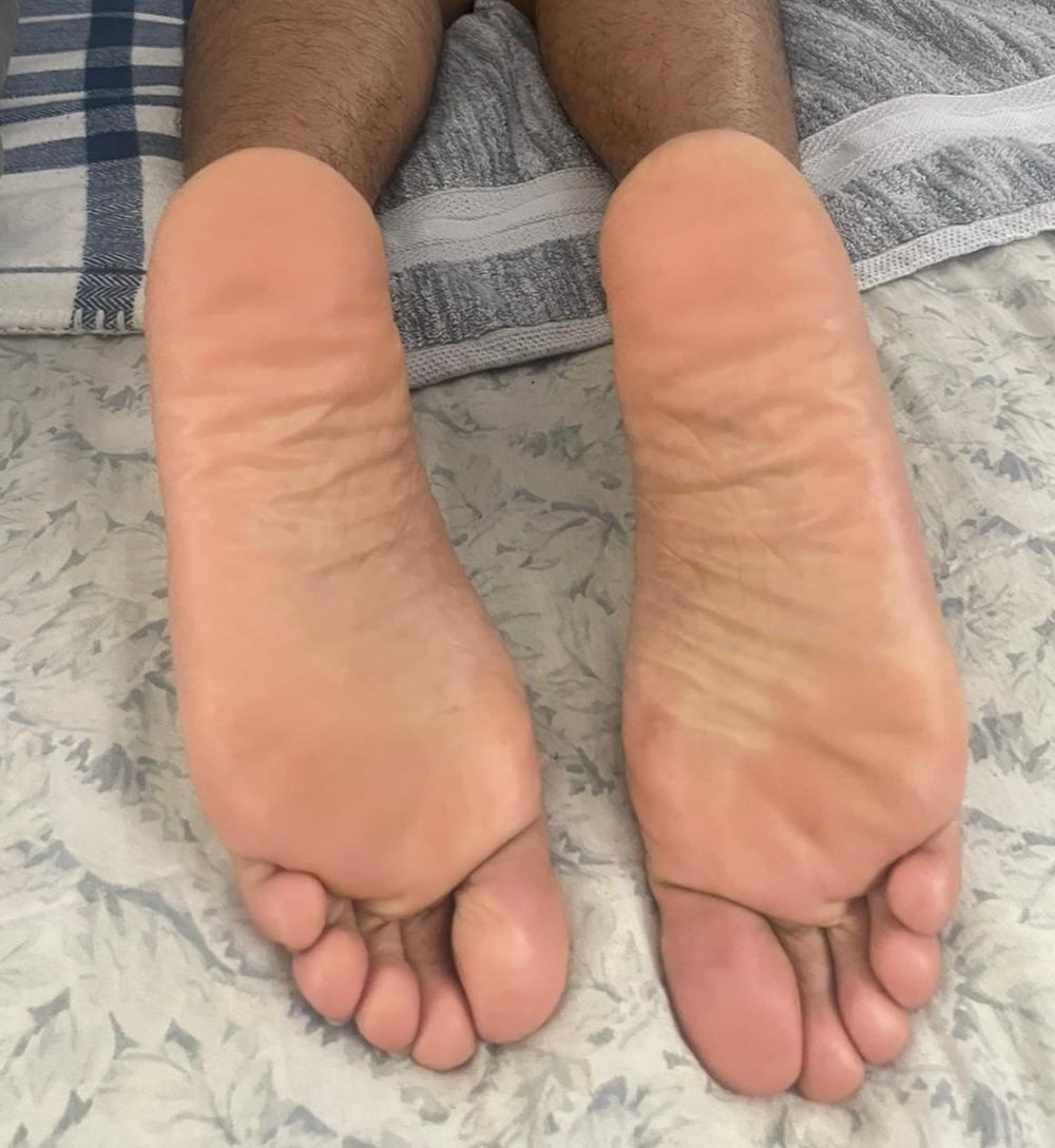 sbthedom's tweet image. In tribute to all you foot slaves  #feetdump #malefeet #torontofeet #footdom #findom #cashpig #nationalfootfetishday