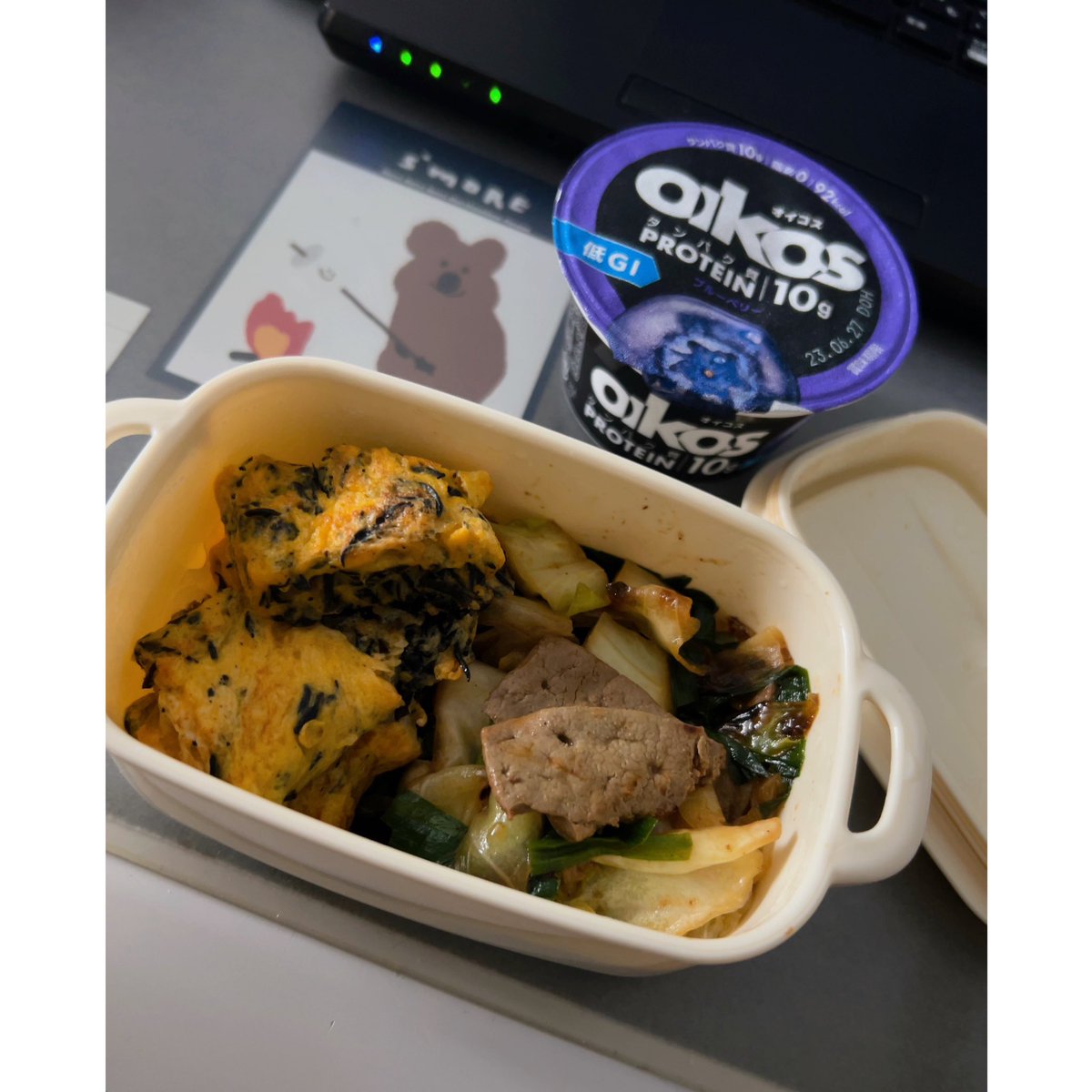 a24_srnh's tweet photo. 見栄えはしないけど
今日のお昼は、
・レバニラ炒め
・ひじきの卵焼き
・oikos🥣

レバーはダイエット中不足する鉄分を補ってくれるので、食事によく取り入れてます。 https://t.co/uLnnrwLbcI