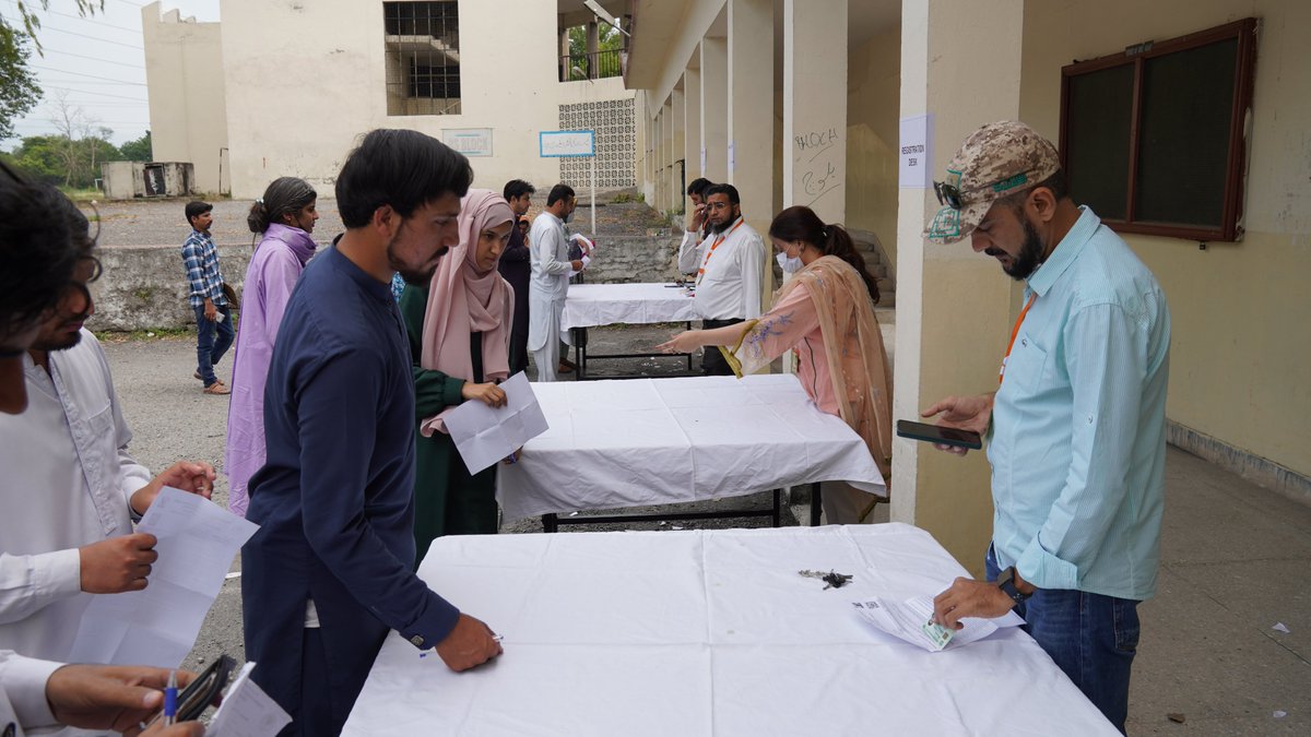 FBISEOfficial's tweet photo. فیڈرل بورڈ  نے پاکستان بھر میں سرکاری ملازمتوں کی بھرتی کے امتحانات شروع کر دیئے۔ 28 مئی 2023 کو، فیڈرل بورڈ  نے دس بڑے شہروں میں امتحانات کا انعقاد کیا، جس میں کل 42,000 امیدواروں نے شرکت کی جنہوں نے منسٹری آف پلاننگ، ڈویلپمنٹ  کے اندر مختلف عہدوں کے لیے درخواستیں دی تھیں۔ https://t.co/XFO5t36VQS