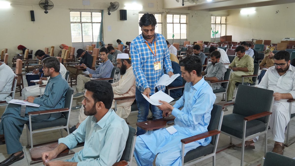 FBISEOfficial's tweet photo. فیڈرل بورڈ  نے پاکستان بھر میں سرکاری ملازمتوں کی بھرتی کے امتحانات شروع کر دیئے۔ 28 مئی 2023 کو، فیڈرل بورڈ  نے دس بڑے شہروں میں امتحانات کا انعقاد کیا، جس میں کل 42,000 امیدواروں نے شرکت کی جنہوں نے منسٹری آف پلاننگ، ڈویلپمنٹ  کے اندر مختلف عہدوں کے لیے درخواستیں دی تھیں۔ https://t.co/XFO5t36VQS
