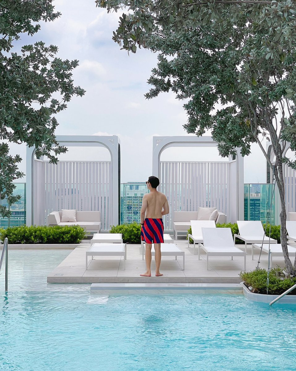 khunvee589's tweet photo. โรงแรมเปิดใหม่ Eastin Grand Hotel Phayathai ตกแต่งได้สวยมาก วิวชั้น pool คือสุด เป็น 2 วัน 1 คืนที่มาพักผ่อนได้สบายสุดๆ (มีรูปต่อ) #hotelbangkok #โรงแรงเปิดใหม่ https://t.co/VAWXhsrS5r