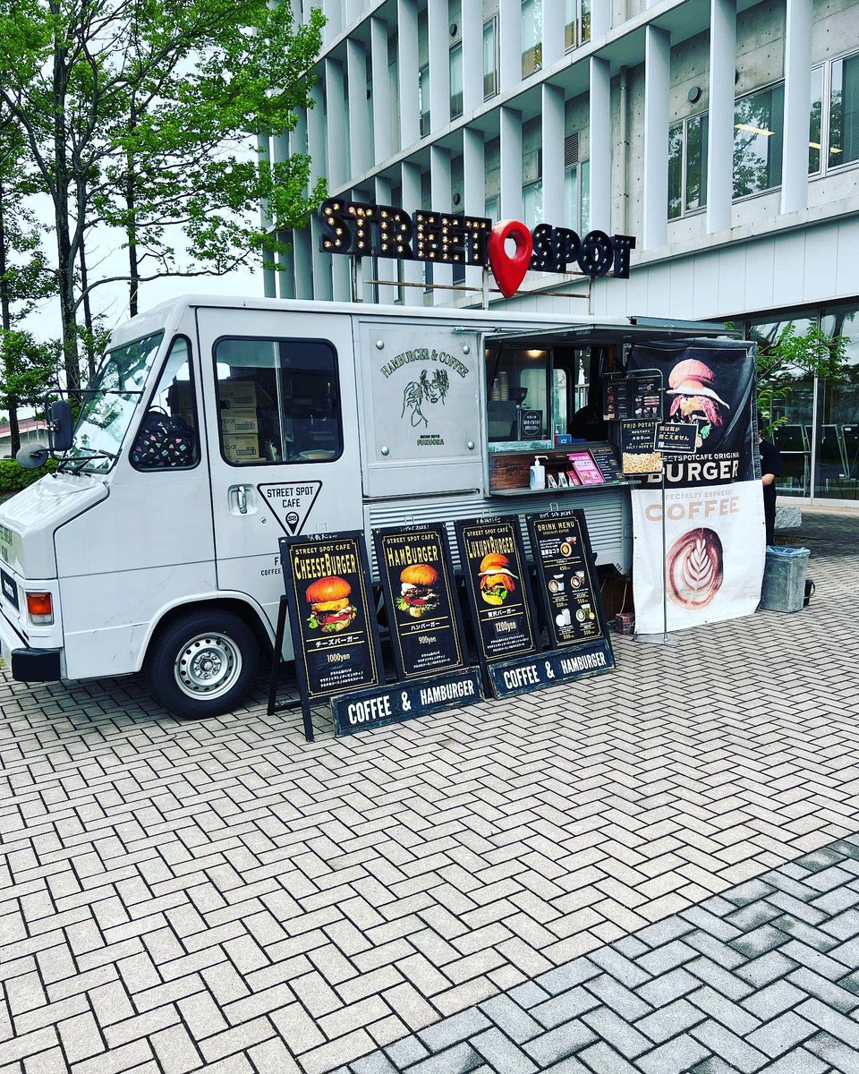 nishitech1967's tweet photo. こんにちは😃
九州地方は昨日、梅雨入りが発表され、どんよりとした天気です🙁🙁
本日、おばせキャンパスにはキッチンカーが来ています！！
美味しそうなメニューがいっぱいです🤤🤤🤤
#西日本工業大学　#西工大 https://t.co/YxusknpRQg