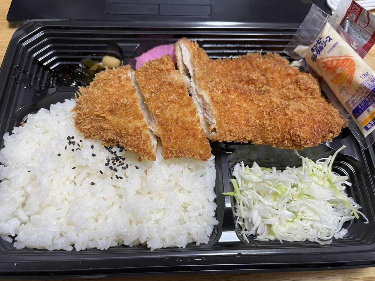 チキンカツべんとー
530円

食べ切れる気がしない…