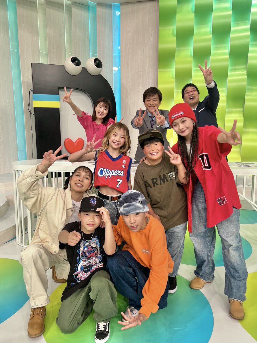 ntv_DayDay's tweet photo. boomboom! こぼれ話🫣

#AI さんとキッズダンサー&amp;DJ
の皆さん👏✨

リハーサル待機時間に
子供たちと
一緒に遊ぶ姿が印象的でした👦👧
生歌唱後もみんなにハグ
AIさんの愛情溢れる素敵な一面が...🥰
最高なパフォーマンスでした‼️

♪#ハピネス -Reggae Summer Remix by Mighty Crown 
♪#リスペクト https://t.co/2jriHzld99