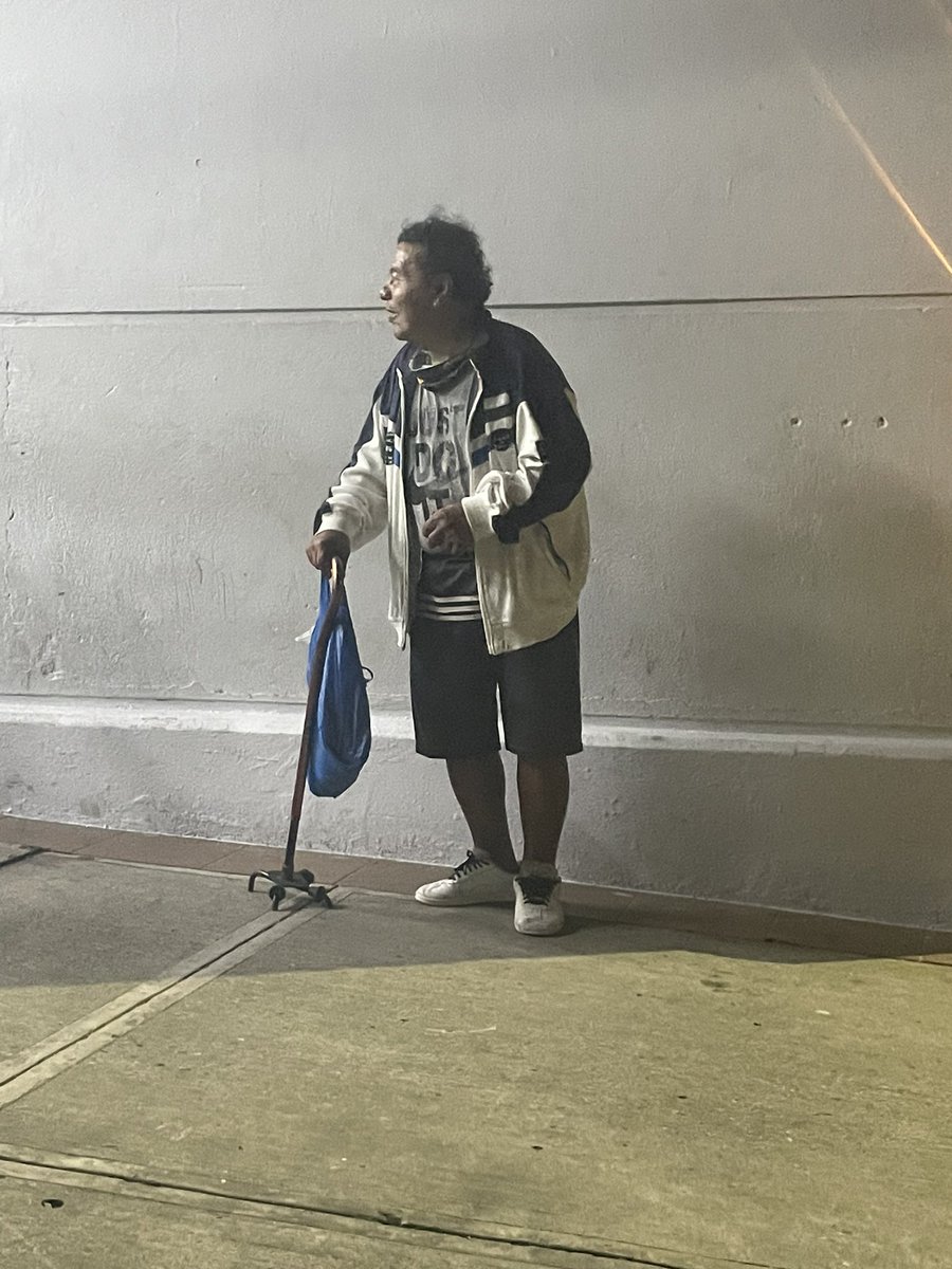 cldp4_'s tweet photo. Pepe cebolla pidiendo para sus remedios totalmente olvidado por lo menos páguenle el seguro social @Caravana750 https://t.co/7s7bUpZpbm