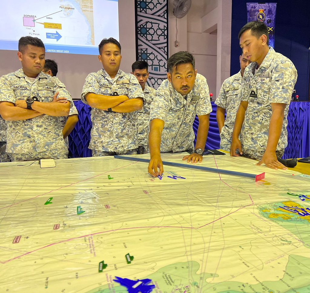 MPA_Barat's tweet photo. Unanimity!

Latihan Table Top Exercise (TTX) turut dilaksanakan semasa #HarbourPhase #OSTEXWEST2/23 sebagai medium olah perang &amp; simulasi taktikal bagi mencapai penyelarasan yang jitu semasa latihan fasa laut

#ArmadaBaratSiaga https://t.co/YFkeeiq8i3