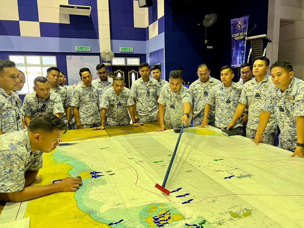 MPA_Barat's tweet photo. Unanimity!

Latihan Table Top Exercise (TTX) turut dilaksanakan semasa #HarbourPhase #OSTEXWEST2/23 sebagai medium olah perang &amp; simulasi taktikal bagi mencapai penyelarasan yang jitu semasa latihan fasa laut

#ArmadaBaratSiaga https://t.co/YFkeeiq8i3
