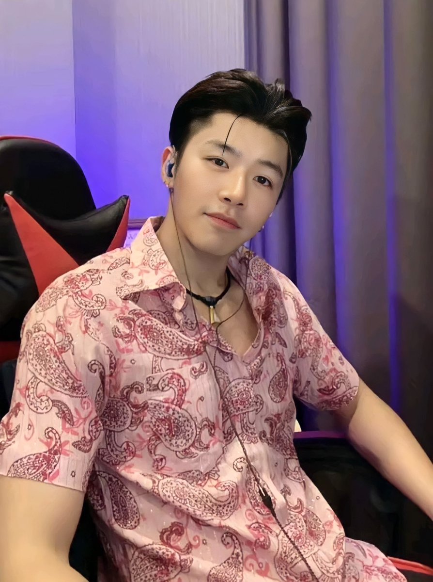 art_tinwiphat's tweet photo. อีกนิดจะพุ่ง ออกจอไปหาแล้วนะค้าบบบบ 🤭😚🥰

#ARTTIN #อาร์ตติณณ์ #บ้านอาร์ตติณณ์ https://t.co/IOB8HcUPld