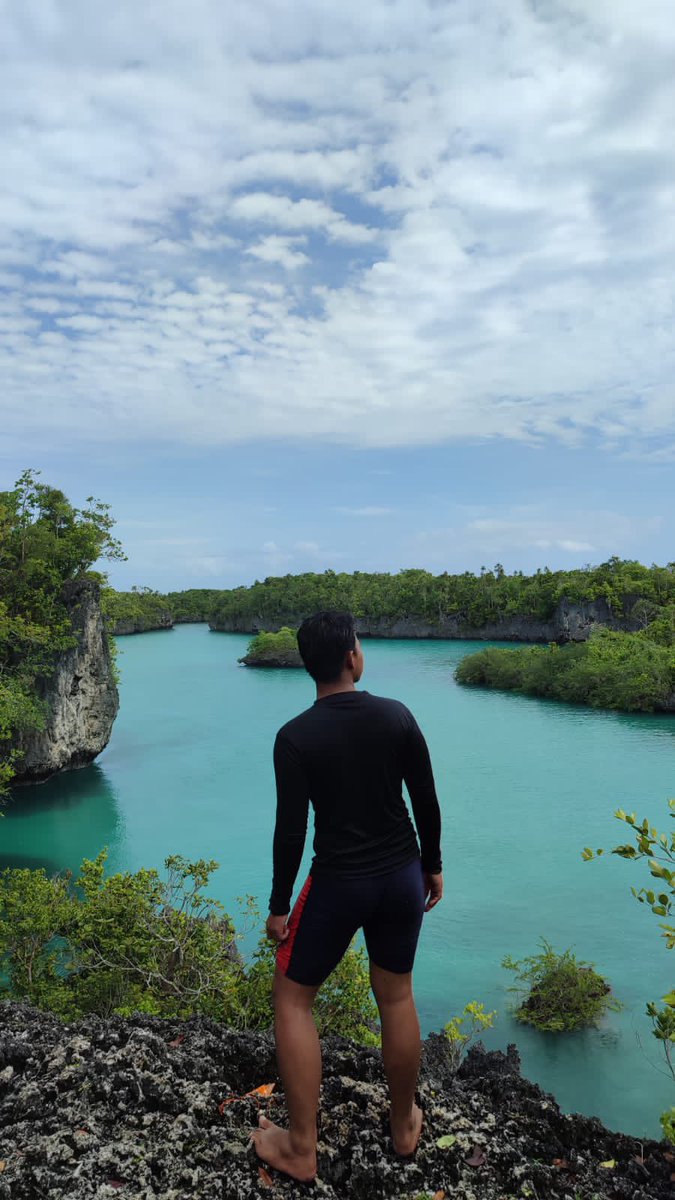 DavinciPakpahan's tweet image. Gua percaya ketika Sutan Sjahrir mengatakan “jangan mati sebelum ke banda neira”, beliau belum sempat nyebrang ke belahan surga lainnya bernama pulau Kei