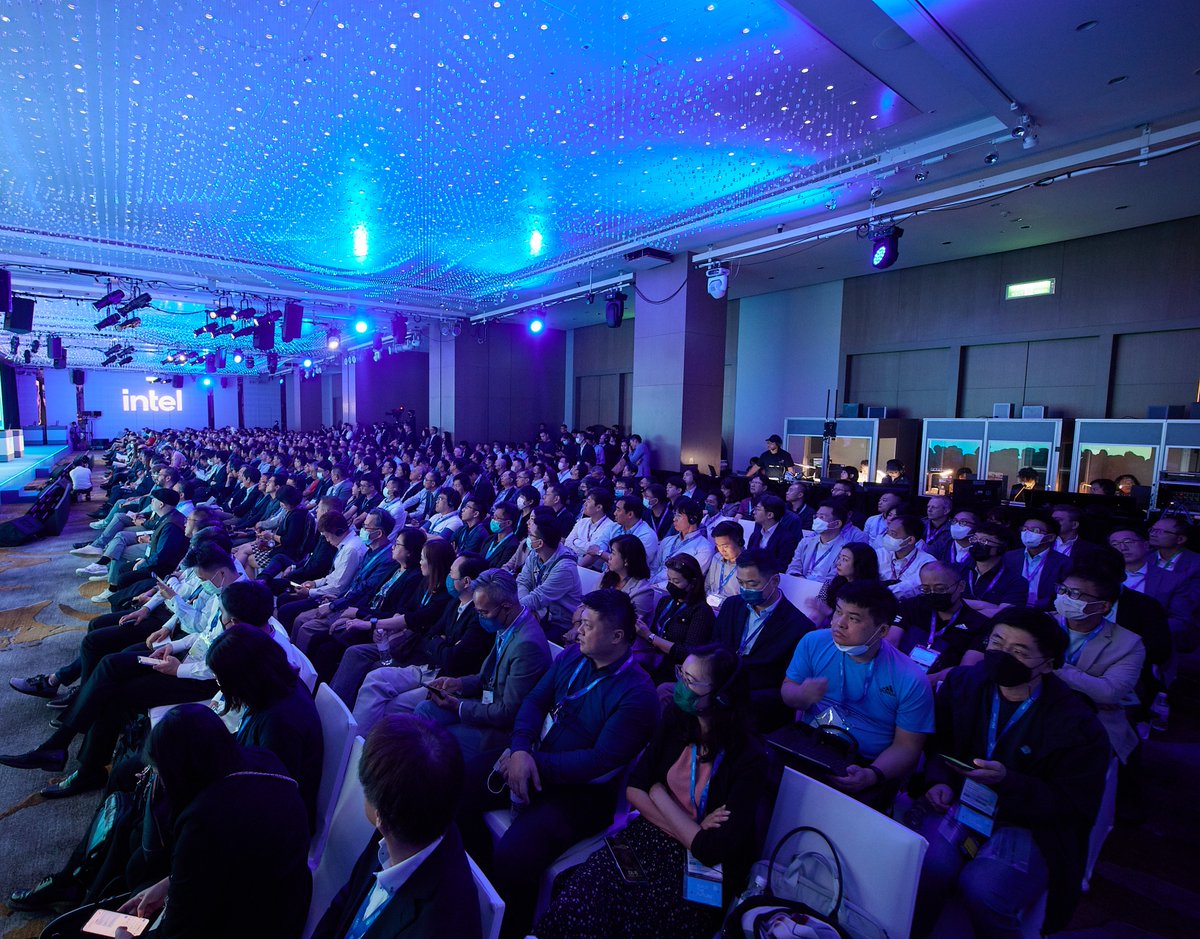 IntelJapan's tweet image. #IntelVision APJ 2023 では業界のリーダーやエキスパートを巻き込み、参加者の皆さまと対話することができました。