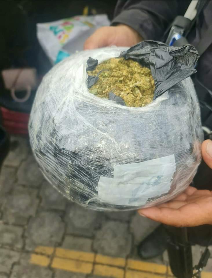 🚨#ULTIMAHORA🚨 

Personal policial en cacería de ratas logran la captura de 2 distribuidores de droga en la Residencial Ciudad Marsella de San Juan Opico.