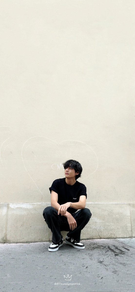 BTSwallpaper16_'s tweet photo. [V] INSTAGRAM HD WALLPAPER &amp; LOCKSCREEN

🐯 🚶🏻😏

- retweet to share/use!
- don’t repost 

#BTS #BTSWALLPAPER #btslockscreen #방탄소년단 #V #CELINEHOMME #CELINEBYHEDISLIMANE https://t.co/yyCGme4J1S