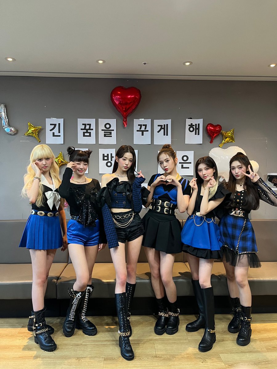 magiclifve's tweet photo. Nos pusimos nuestros ֹmejores trapos para hoy estar presentes en el debut de esta hermosa nena, aunque sea que llegamos para barrer y  #𝚋āi𝑙a·と·𝐎𝐎 junto con ella.☝🏻💗 https://t.co/4OHwx4txa5